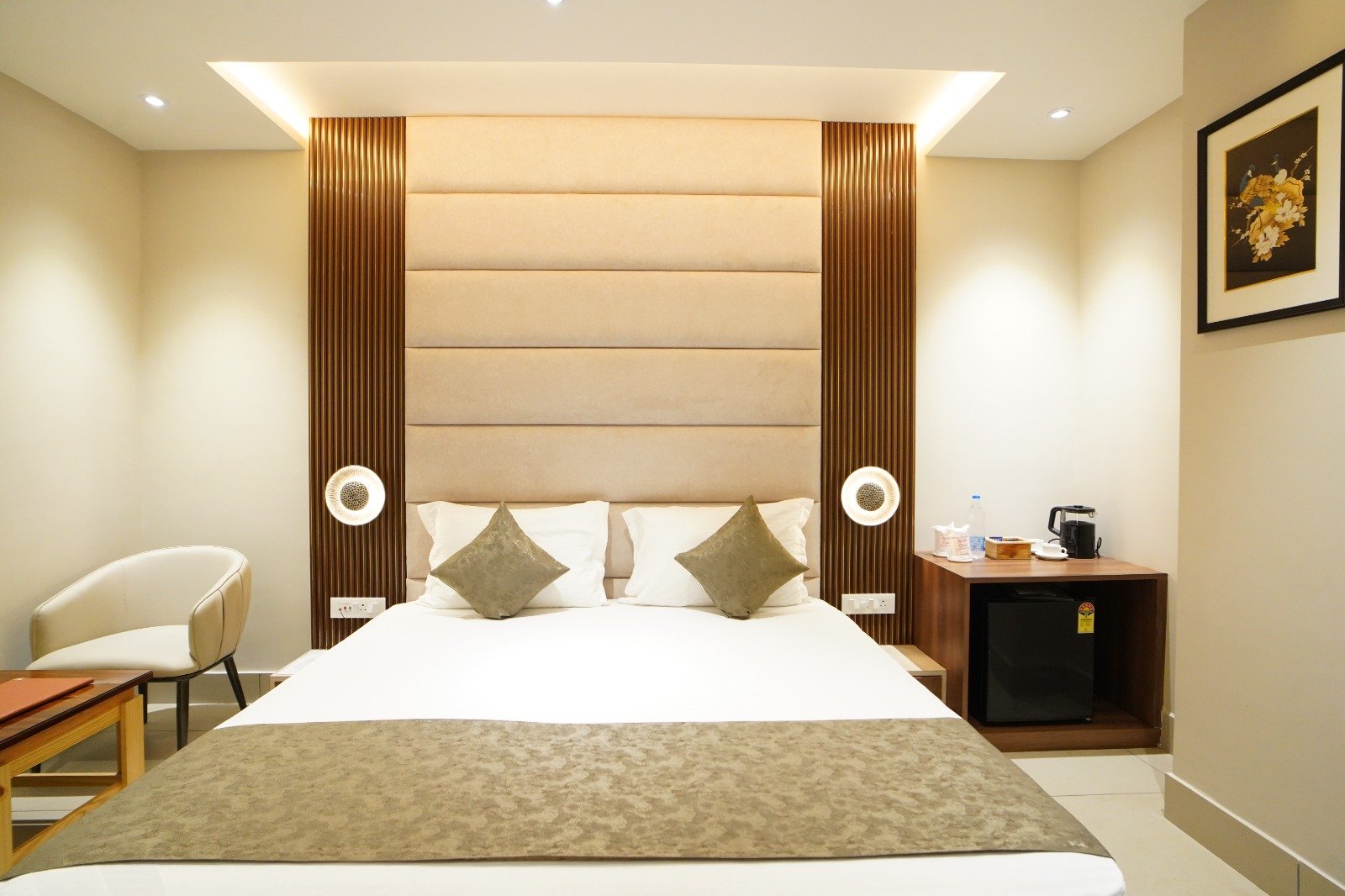 Suite Room Dining Area